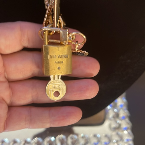 Vintage LV Louis Vuitton Padlock key & lock with chain & charm - Picture 4 of 7